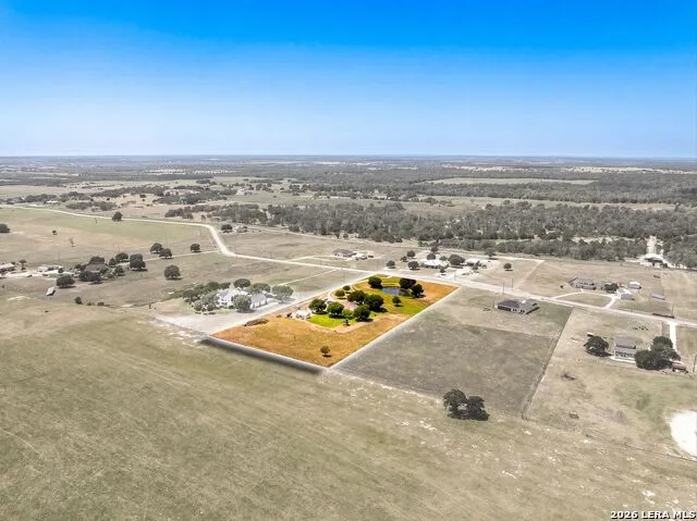 516 Lake Valley Dr La Vernia, TX 78121