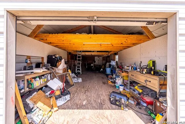 516 Lake Valley Dr La Vernia, TX 78121