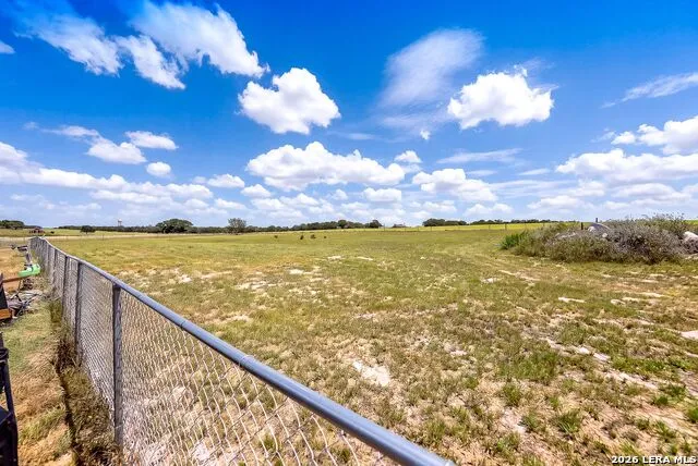 516 Lake Valley Dr La Vernia, TX 78121