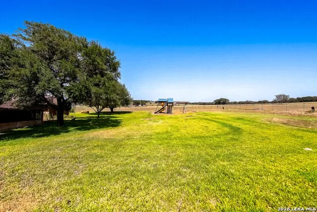 516 Lake Valley Dr La Vernia, TX 78121