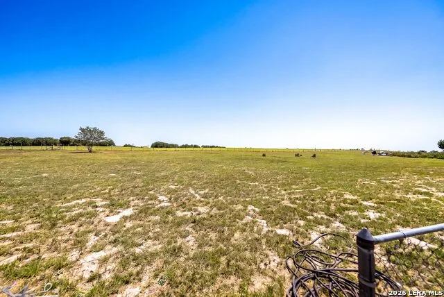 516 Lake Valley Dr La Vernia, TX 78121