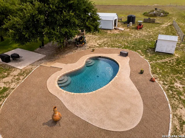 516 Lake Valley Dr La Vernia, TX 78121