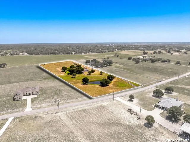 516 Lake Valley Dr La Vernia, TX 78121