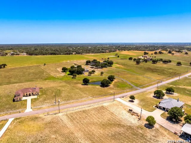 516 Lake Valley Dr La Vernia, TX 78121