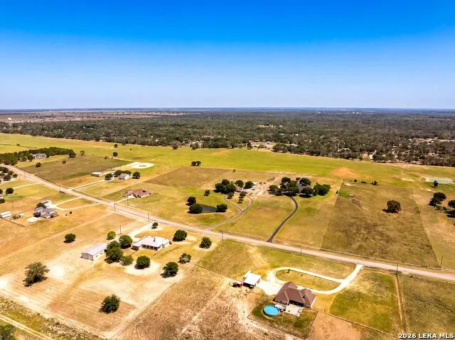 516 Lake Valley Dr La Vernia, TX 78121