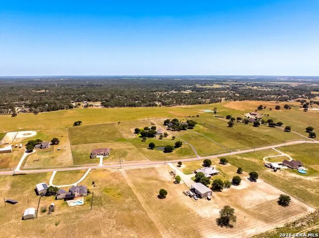 516 Lake Valley Dr La Vernia, TX 78121