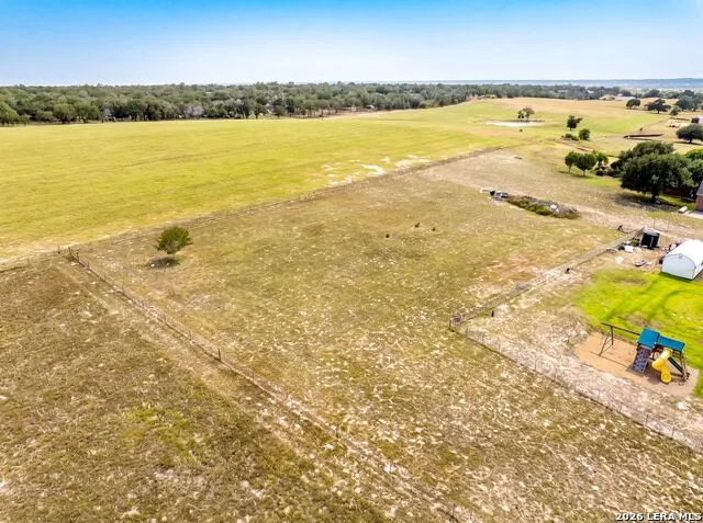 516 Lake Valley Dr La Vernia, TX 78121