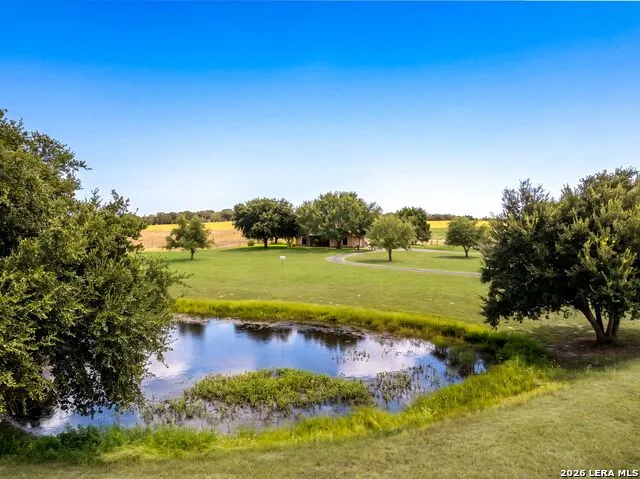 516 Lake Valley Dr La Vernia, TX 78121