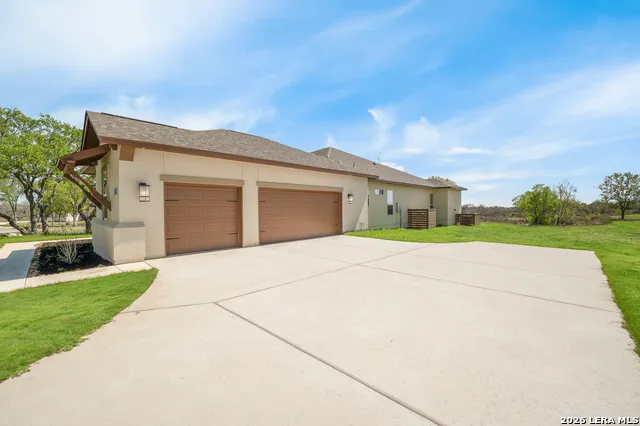 671 Legend Park Castroville, TX 78009