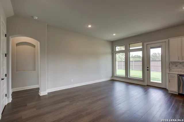 142 Secretariat Ave. Castroville, TX 78009