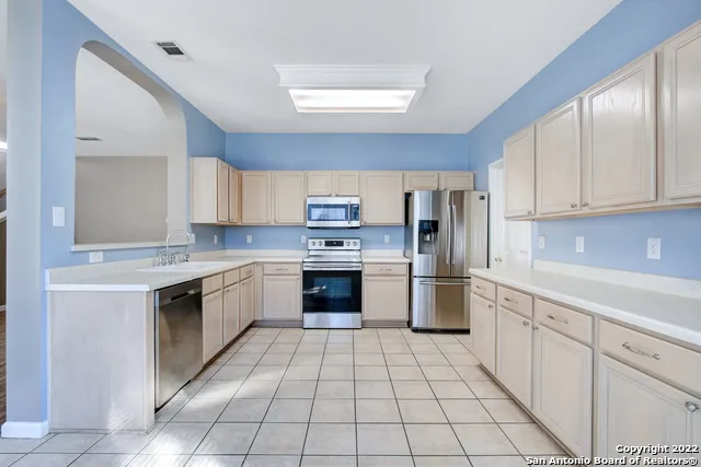 8615 Tioga Helotes, TX 78023