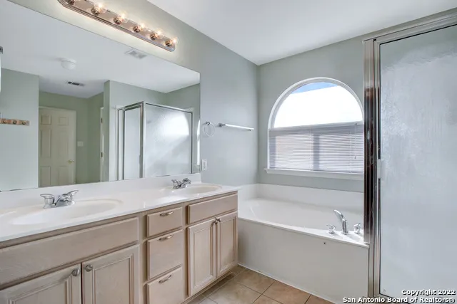 8615 Tioga Helotes, TX 78023