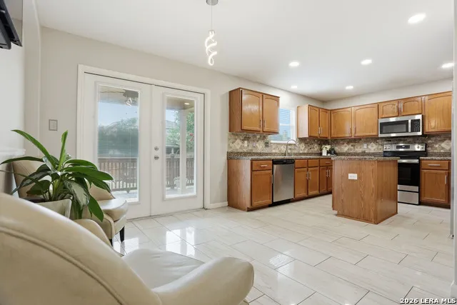 5930 Sapphire Cave San Antonio, TX 78222
