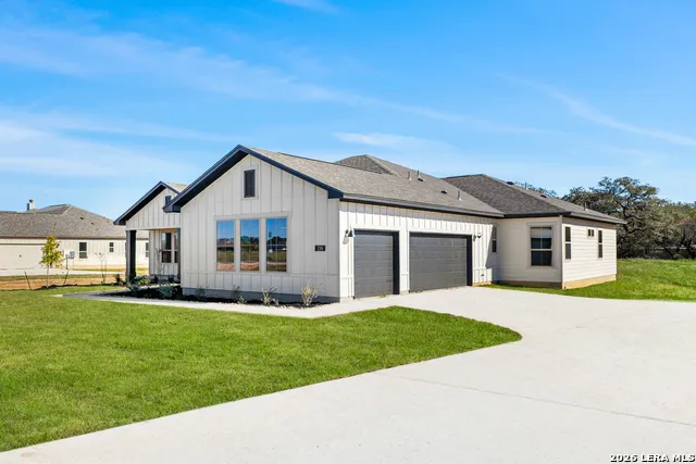 139 Pradera Ridge Floresville, TX 78114