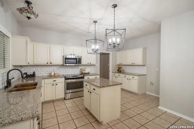 2047 Walsbrook San Antonio, TX 78260
