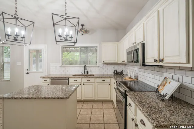 2047 Walsbrook San Antonio, TX 78260