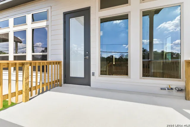 130 Gallant Fox Castroville, TX 78009