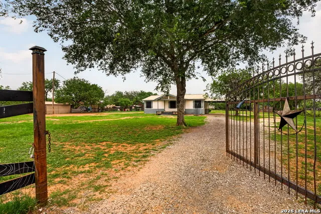 147 County Road 6841 Lytle, TX 78052
