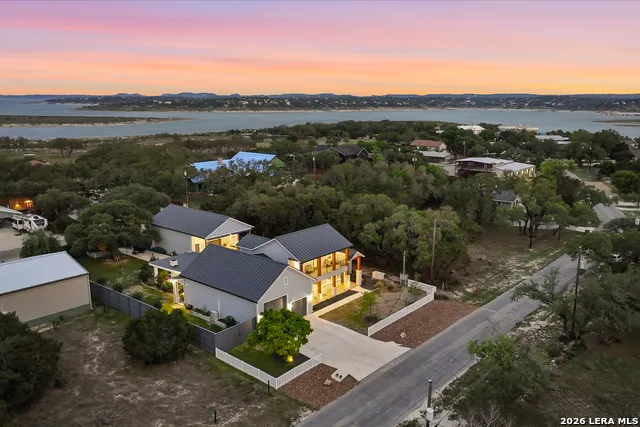 2551 Lakeshore Dr Canyon Lake, TX 78133