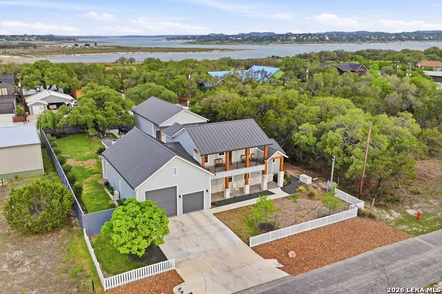 2551 Lakeshore Dr Canyon Lake, TX 78133