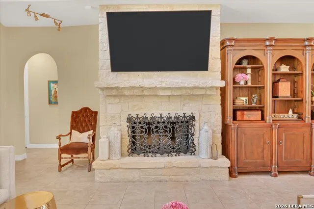 2715 WINDING VW San Antonio, TX 78260
