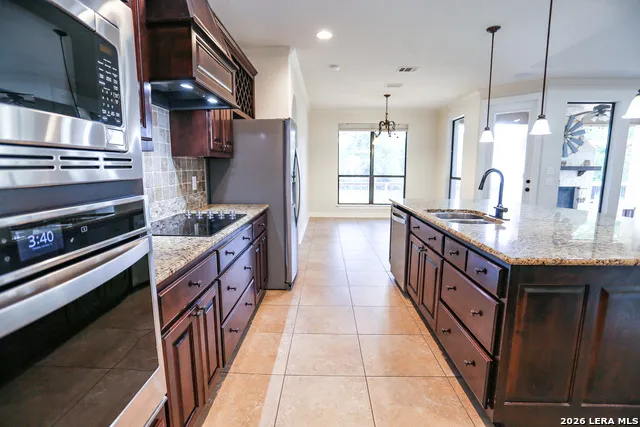 10406 RINDERFARM CT New Braunfels, TX 78132