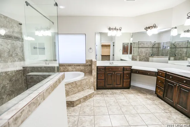 10406 RINDERFARM CT New Braunfels, TX 78132