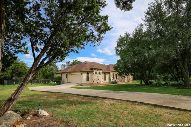 10406 RINDERFARM CT New Braunfels, TX 78132
