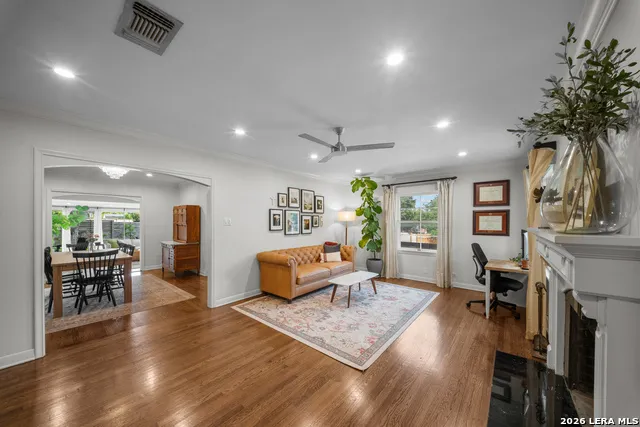 330 W AGARITA AVE San Antonio, TX 78212
