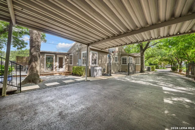 330 W AGARITA AVE San Antonio, TX 78212