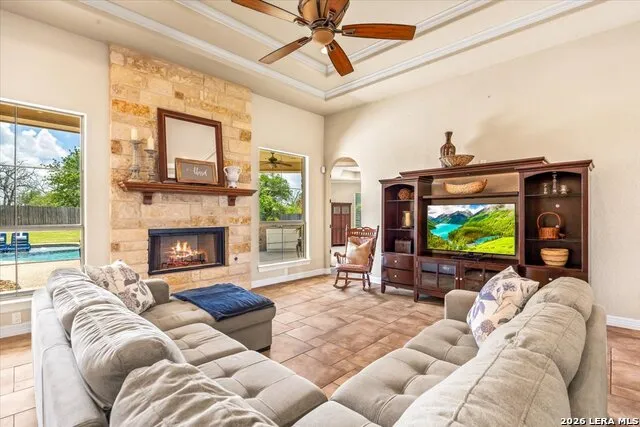 160 ABREGO LAKE DR Floresville, TX 78114