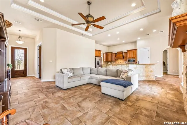 160 ABREGO LAKE DR Floresville, TX 78114