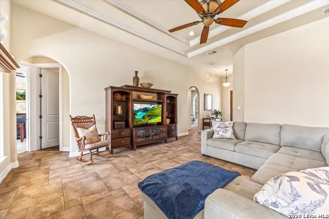 160 ABREGO LAKE DR Floresville, TX 78114
