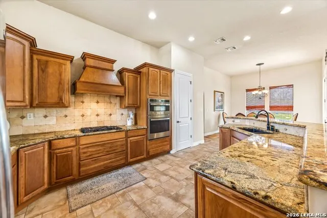 160 ABREGO LAKE DR Floresville, TX 78114