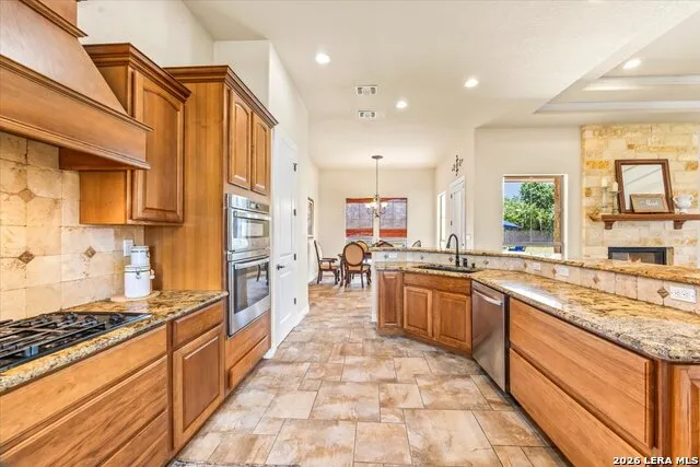 160 ABREGO LAKE DR Floresville, TX 78114