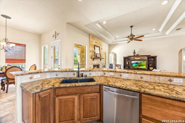 160 ABREGO LAKE DR Floresville, TX 78114