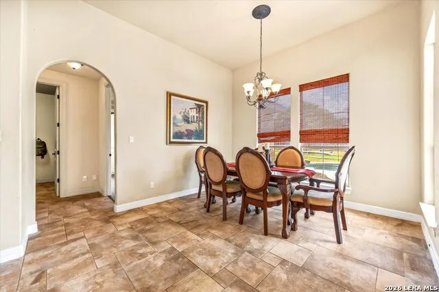 160 ABREGO LAKE DR Floresville, TX 78114