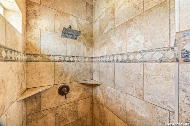 160 ABREGO LAKE DR Floresville, TX 78114
