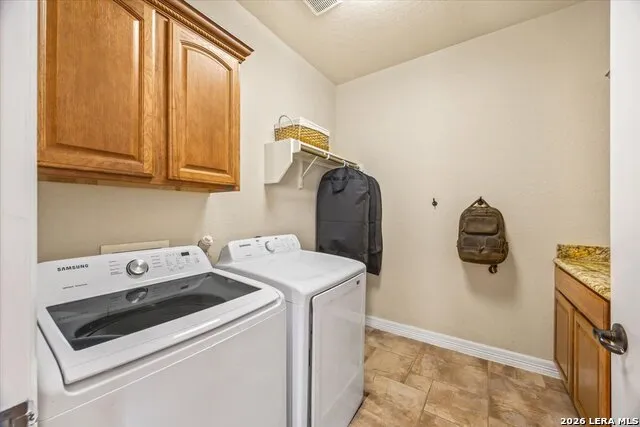 160 ABREGO LAKE DR Floresville, TX 78114