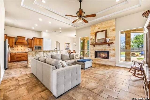 160 ABREGO LAKE DR Floresville, TX 78114