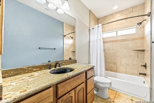 160 ABREGO LAKE DR Floresville, TX 78114