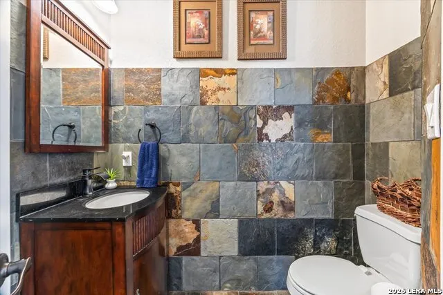 160 ABREGO LAKE DR Floresville, TX 78114