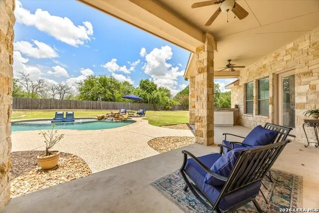 160 ABREGO LAKE DR Floresville, TX 78114