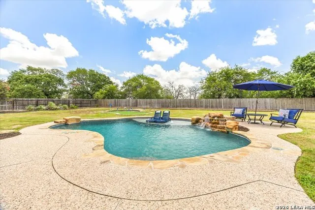 160 ABREGO LAKE DR Floresville, TX 78114