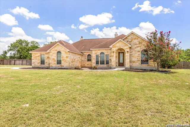 160 ABREGO LAKE DR Floresville, TX 78114