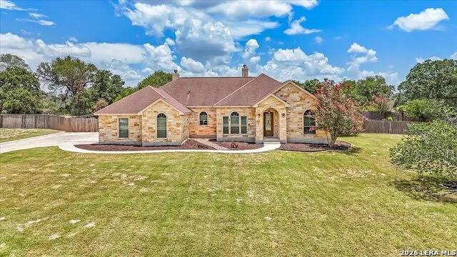 160 ABREGO LAKE DR Floresville, TX 78114