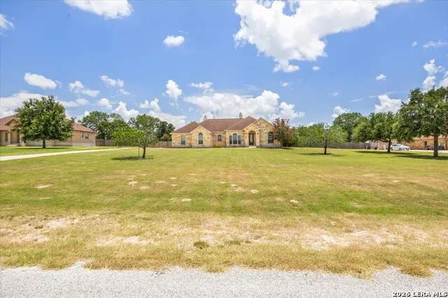 160 ABREGO LAKE DR Floresville, TX 78114