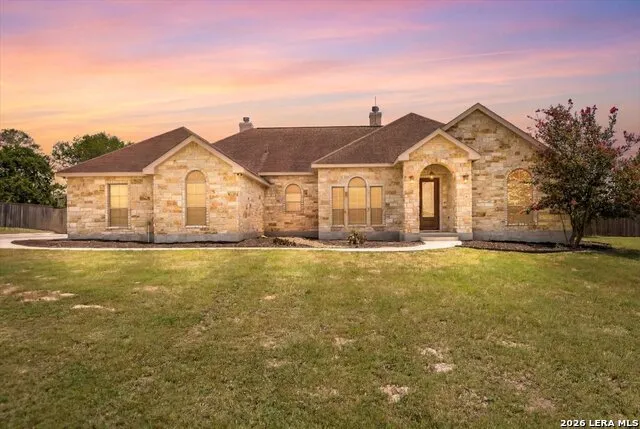160 ABREGO LAKE DR Floresville, TX 78114