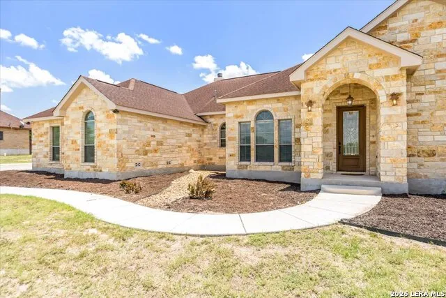 160 ABREGO LAKE DR Floresville, TX 78114