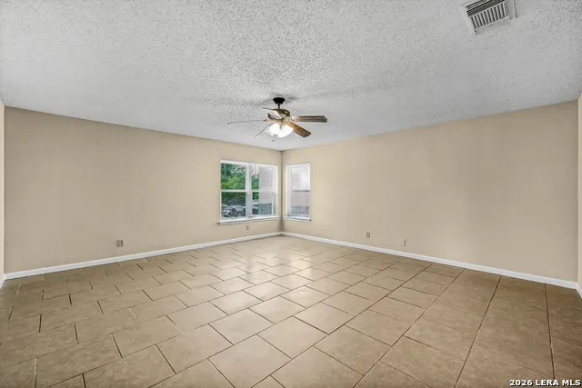 8015 CHESTNUT GATE DR Converse, TX 78109